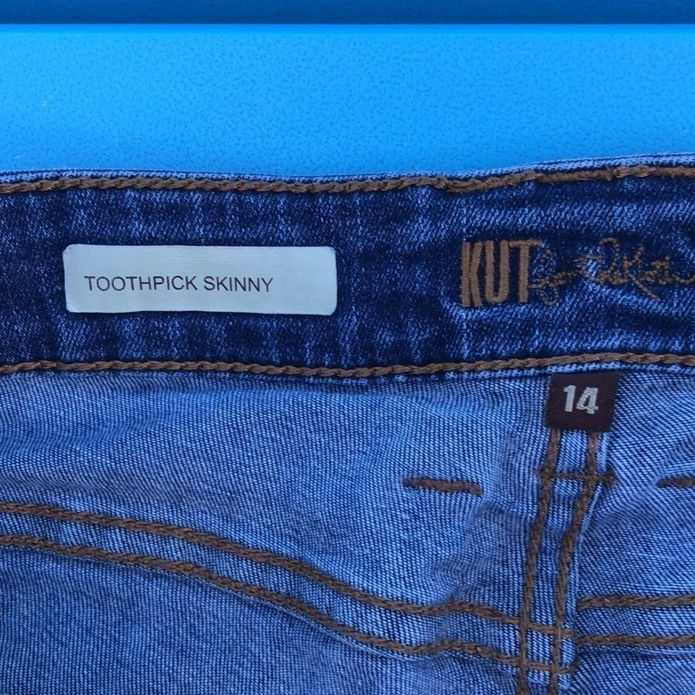 KUT from the Kloth Distressed Jeans Size 14 - Picture 3 of 6